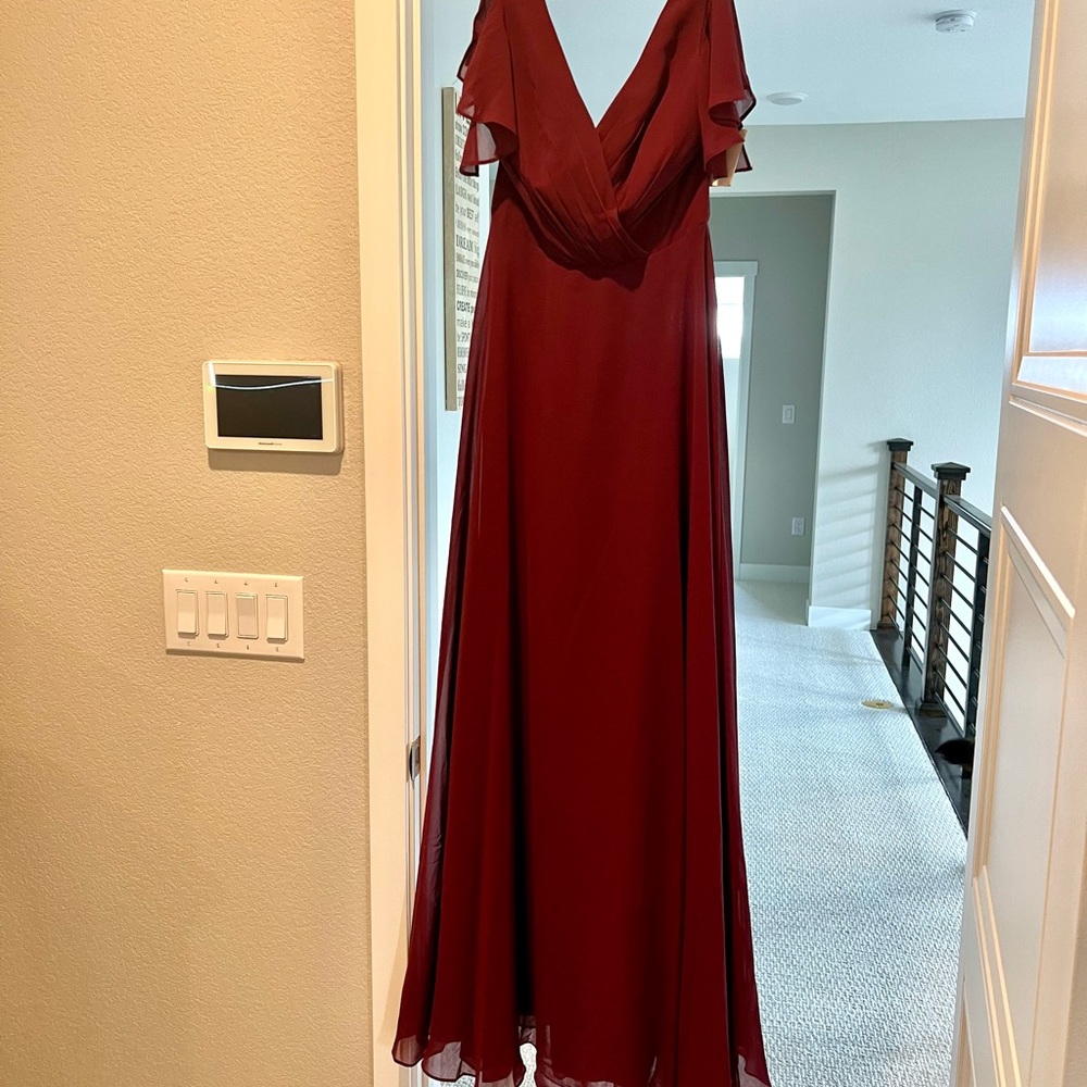 Perfect for Fall- Wine colored chiffon DB dress! Size 2, fits like 2/4.